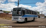 Ônibus Particulares 6H84 na cidade de Ribeira do Pombal, Bahia, Brasil, por Jacó Gebosky. Número da foto: #:id.