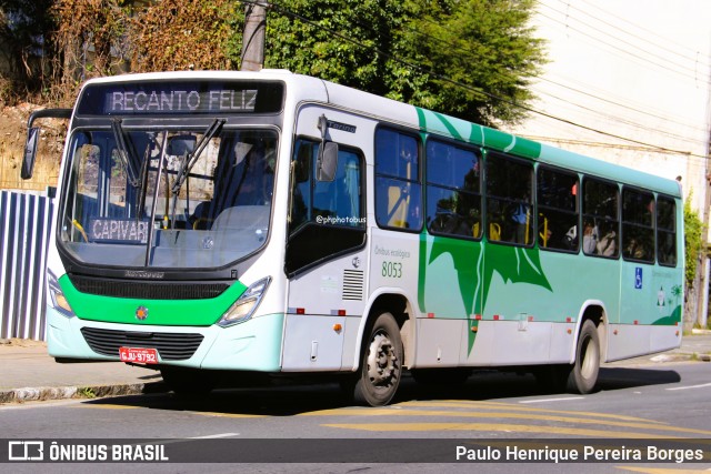 Viação Na Montanha 8053 na cidade de Campos do Jordão, São Paulo, Brasil, por Paulo Henrique Pereira Borges. Número da foto: #13144493.