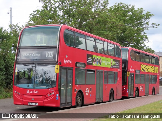Arriva T244 na cidade de London, Greater London, Inglaterra, por Fábio Takahashi Tanniguchi. Número da foto: #13143923.