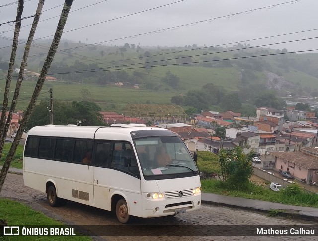 Ônibus Particulares  na cidade de Laje, Bahia, Brasil, por Matheus Calhau. Número da foto: #13142858.