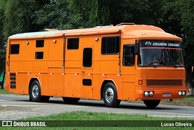 Motorhomes  na cidade de Muriaé, Minas Gerais, Brasil, por Lucas Oliveira. Número da foto: #13144088.