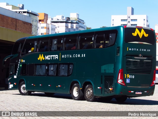 Viação Motta 19010 na cidade de Divinópolis, Minas Gerais, Brasil, por Pedro Henrique. Número da foto: #13147654.
