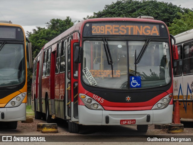 Trevo Transportes Coletivos 1045 na cidade de Porto Alegre, Rio Grande do Sul, Brasil, por Guilherme Bergman. Número da foto: #13145216.