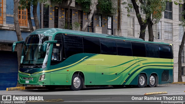 Select Tours 1007 na cidade de Cuauhtémoc, Ciudad de México, México, por Omar Ramírez Thor2102. Número da foto: #13147554.