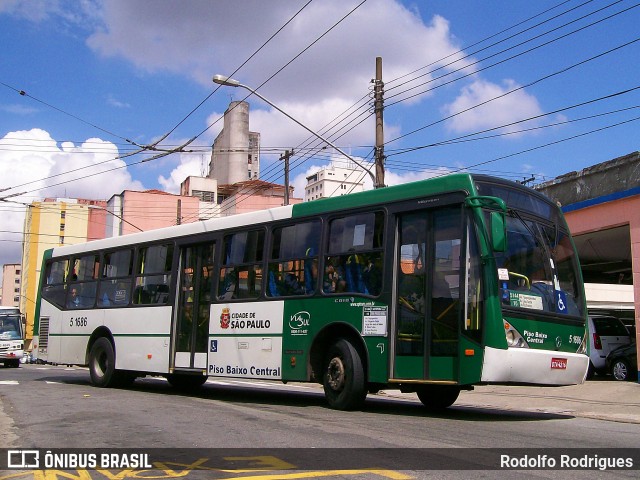 Via Sul Transportes Urbanos 5 1686 na cidade de São Paulo, São Paulo, Brasil, por Rodolfo Rodrigues. Número da foto: #13146567.