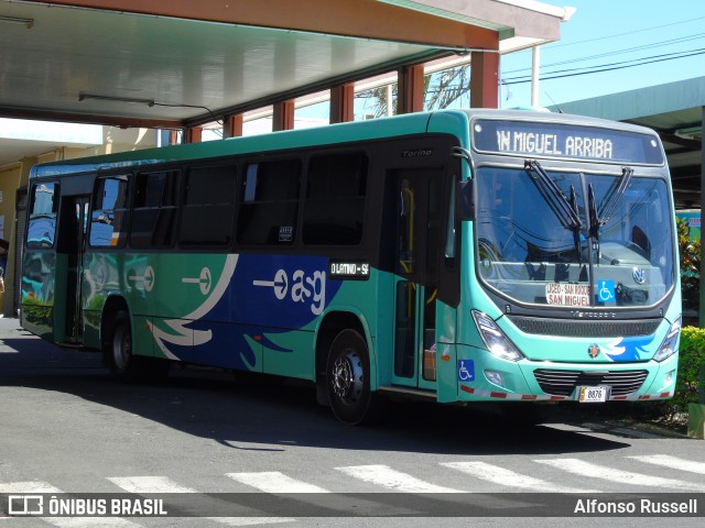 Autotransportes Santa Gertrudis Grecia 00 na cidade de Grecia, Grecia, Alajuela, Costa Rica, por Alfonso Russell. Número da foto: #13146471.