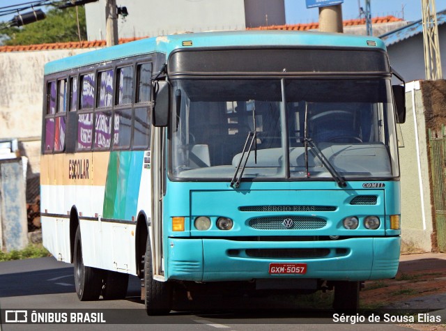Escolares 5057 na cidade de Barretos, São Paulo, Brasil, por Sérgio de Sousa Elias. Número da foto: #13145959.