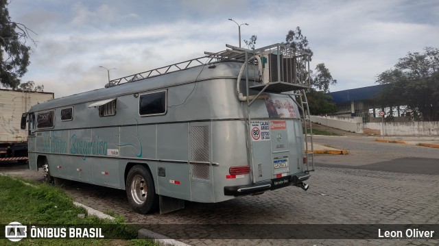 Ônibus Particulares 0000 na cidade de Caruaru, Pernambuco, Brasil, por Leon Oliver. Número da foto: #13145332.