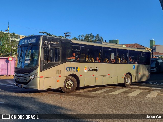 City Transporte Urbano Intermodal - Guarujá 226 na cidade de Guarujá, São Paulo, Brasil, por Jean Gu. Número da foto: #13149975.