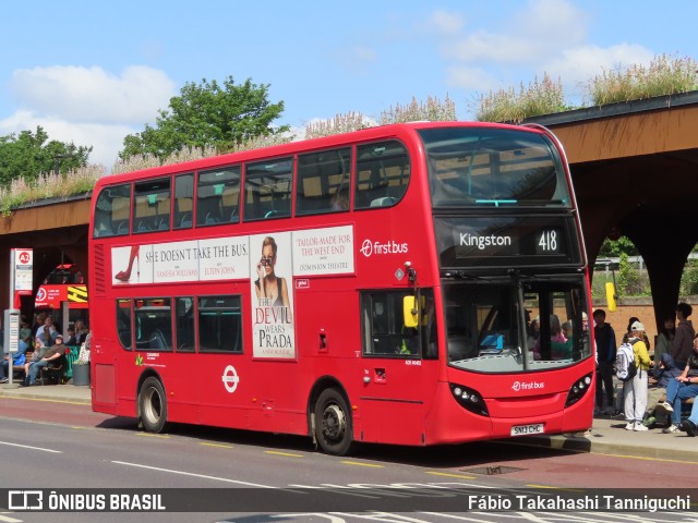First Bus ADE40491 na cidade de Kingston upon Thames, Surrey, Inglaterra, por Fábio Takahashi Tanniguchi. Número da foto: #13150070.