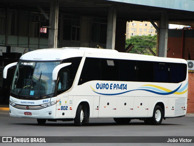 Viação Ouro e Prata 802 na cidade de Porto Alegre, Rio Grande do Sul, Brasil, por João Victor. Número da foto: #13150722.