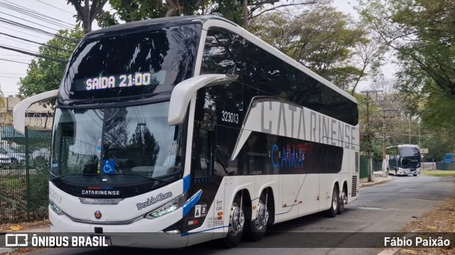 Auto Viação Catarinense 323013 na cidade de São Paulo, São Paulo, Brasil, por Fábio Paixão. Número da foto: #13151317.