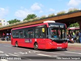 First Bus DLE30237 na cidade de Kingston upon Thames, Surrey, Inglaterra, por Fábio Takahashi Tanniguchi. Número da foto: #13153328.