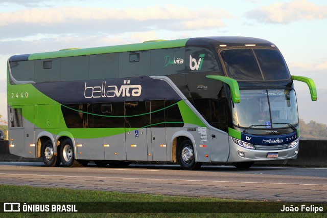 Bella Vita Transportes 2440 na cidade de Canas, São Paulo, Brasil, por João Felipe. Número da foto: #13155286.