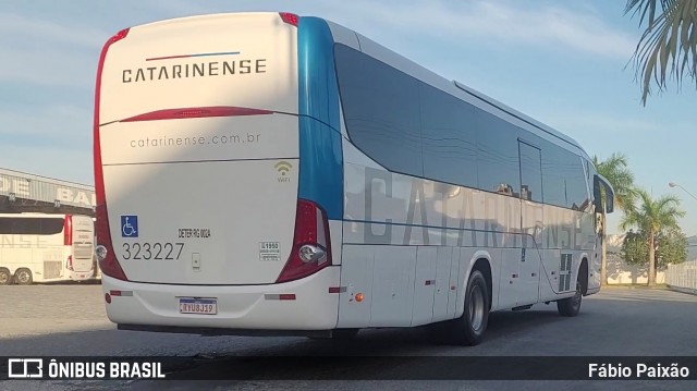 Auto Viação Catarinense 323227 na cidade de Balneário Camboriú, Santa Catarina, Brasil, por Fábio Paixão. Número da foto: #13159604.