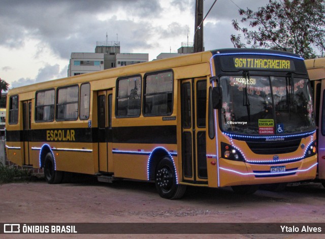 Escolares 705 na cidade de Paulista, Pernambuco, Brasil, por Ytalo Alves. Número da foto: #13157427.