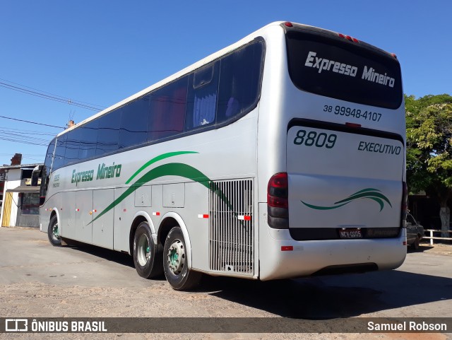 Expresso Mineiro 8809 na cidade de Brasília de Minas, Minas Gerais, Brasil, por Samuel Robson. Número da foto: #13158271.