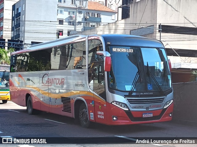 Grantour Turismo 2225 na cidade de Porto Alegre, Rio Grande do Sul, Brasil, por André Lourenço de Freitas. Número da foto: #13158520.