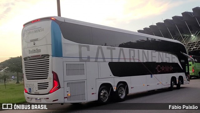 Auto Viação Catarinense 323035 na cidade de Florianópolis, Santa Catarina, Brasil, por Fábio Paixão. Número da foto: #13157702.