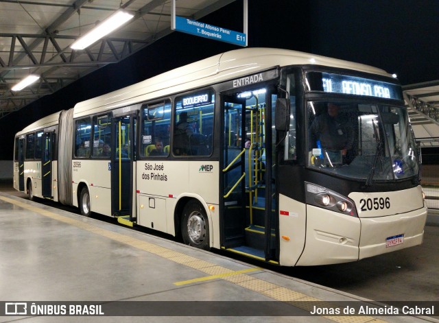 Auto Viação São José dos Pinhais 20596 na cidade de São José dos Pinhais, Paraná, Brasil, por Jonas de Almeida Cabral. Número da foto: #13157920.