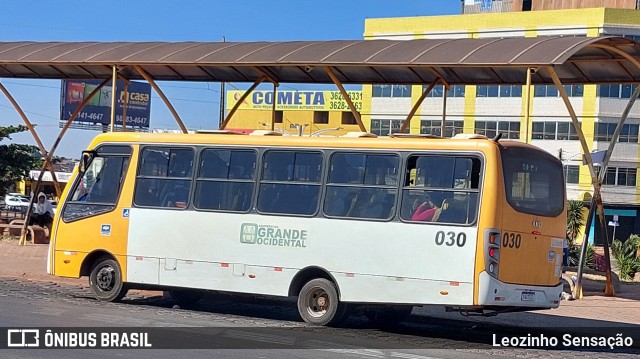 Grande Ocidental 030 na cidade de Novo Gama, Goiás, Brasil, por Leozinho Sensação. Número da foto: #13160166.