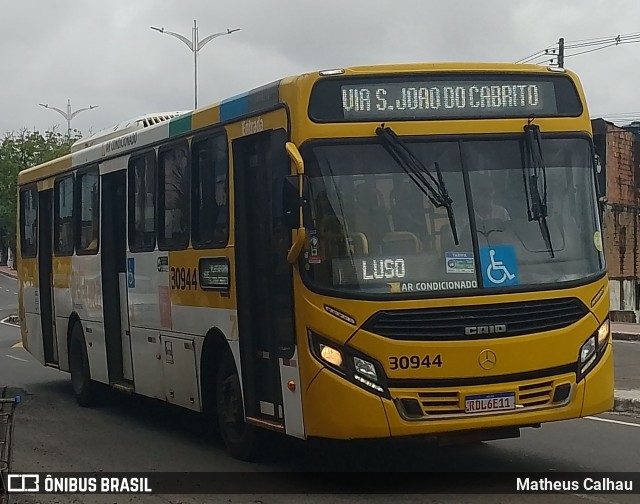 Plataforma Transportes 30944 na cidade de Salvador, Bahia, Brasil, por Matheus Calhau. Número da foto: #13162598.