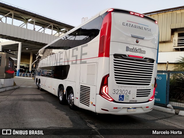 Auto Viação Catarinense 323024 na cidade de Rio de Janeiro, Rio de Janeiro, Brasil, por Marcelo Horta. Número da foto: #13162153.