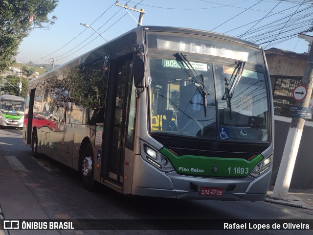 Viação Santa Brígida 1 1693 na cidade de São Paulo, São Paulo, Brasil, por Rafael Lopes de Oliveira. Número da foto: #13161509.