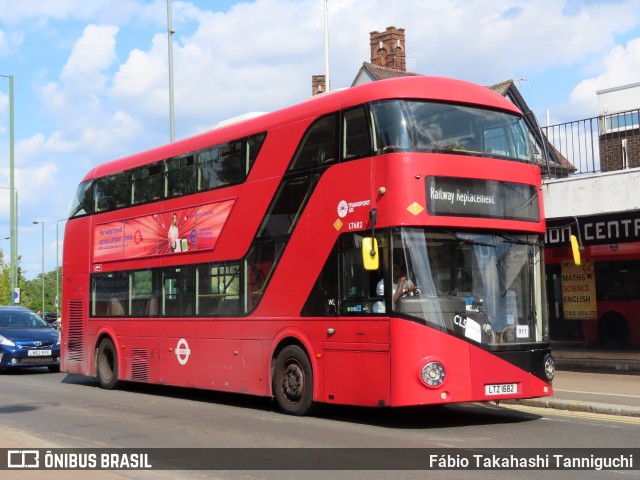 Abellio London Bus Company LT682 na cidade de London, Greater London, Inglaterra, por Fábio Takahashi Tanniguchi. Número da foto: #13163465.