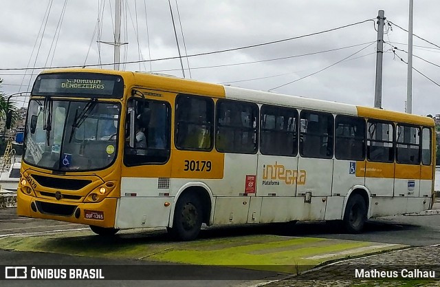 Plataforma Transportes 30179 na cidade de Salvador, Bahia, Brasil, por Matheus Calhau. Número da foto: #13163097.
