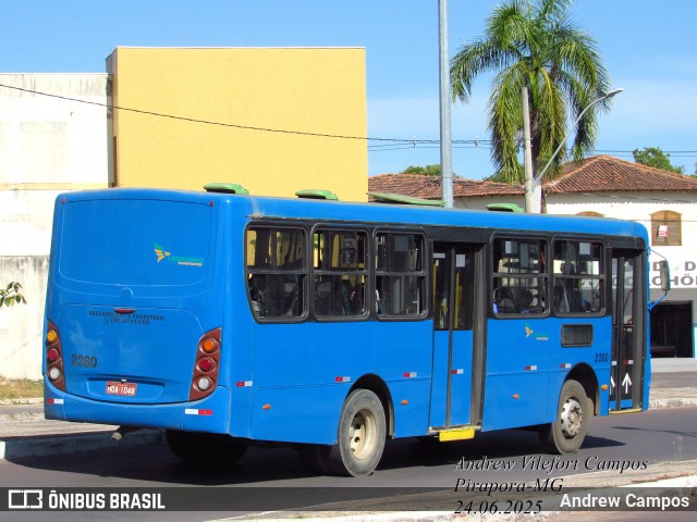 Leoncinho Transportes 2280 na cidade de Pirapora, Minas Gerais, Brasil, por Andrew Campos. Número da foto: #13162904.