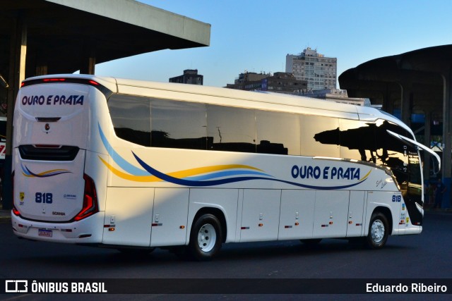 Viação Ouro e Prata 818 na cidade de Porto Alegre, Rio Grande do Sul, Brasil, por Eduardo Ribeiro. Número da foto: #13163813.