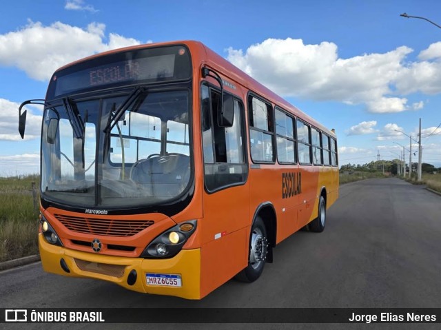 Escolares MRZ6255 na cidade de Serra do Salitre, Minas Gerais, Brasil, por Jorge Elias Neres. Número da foto: #13167445.