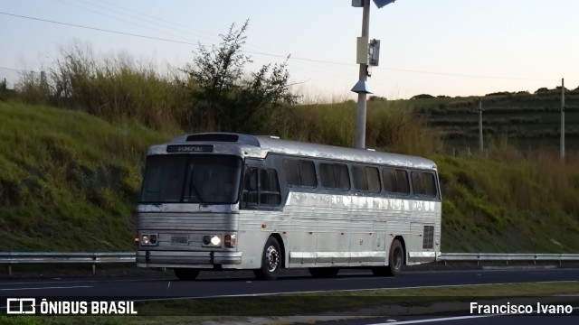 Ônibus Particulares 6083 na cidade de Echaporã, São Paulo, Brasil, por Francisco Ivano. Número da foto: #13167755.