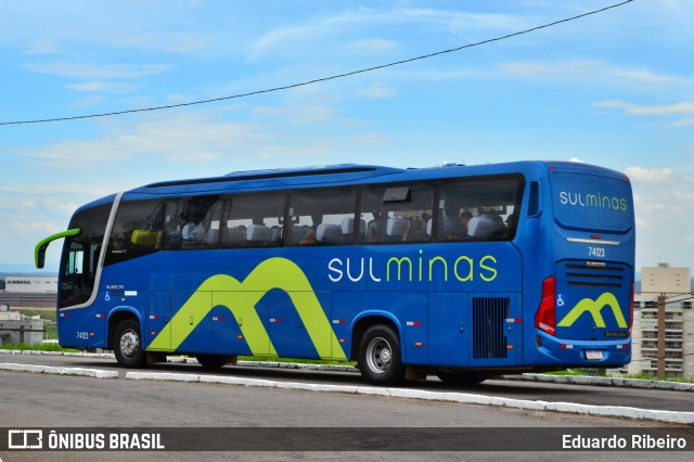 Viação Sul Minas 74123 na cidade de Varginha, Minas Gerais, Brasil, por Eduardo Ribeiro. Número da foto: #13167356.