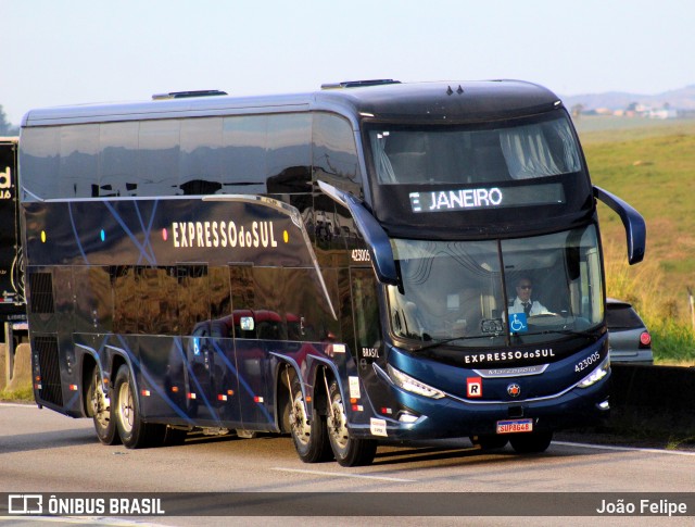 Expresso do Sul 423005 na cidade de Lorena, São Paulo, Brasil, por João Felipe. Número da foto: #13165402.