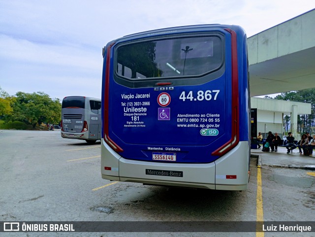 Viação Jacareí 44.867 na cidade de Mogi das Cruzes, São Paulo, Brasil, por Luiz Henrique. Número da foto: #13168177.