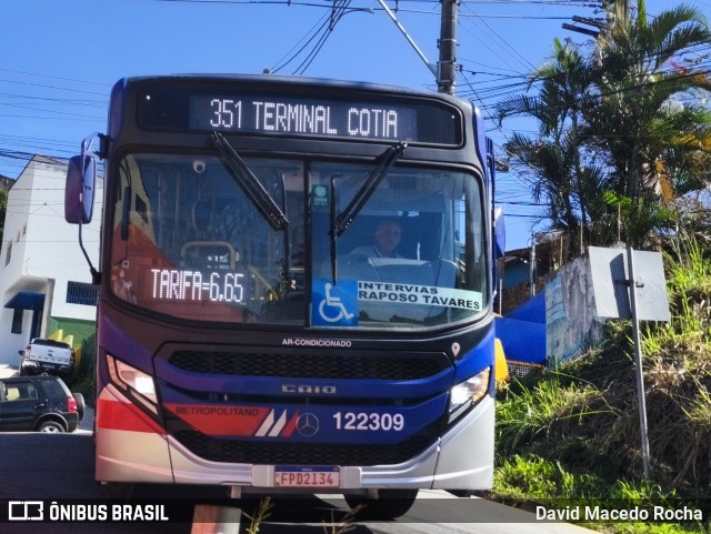 Auto Viação Bragança Metropolitana > Viação Raposo Tavares 122309 na cidade de Cotia, São Paulo, Brasil, por David Macedo Rocha. Número da foto: #13168895.