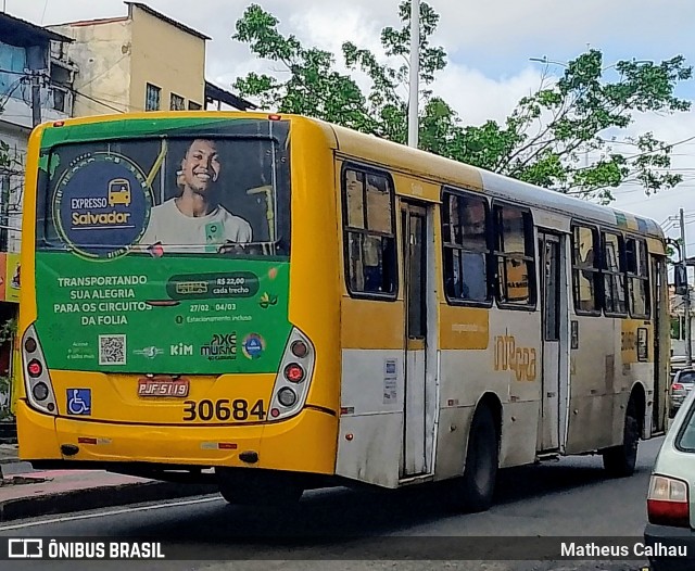 Plataforma Transportes 30684 na cidade de Salvador, Bahia, Brasil, por Matheus Calhau. Número da foto: #13169778.