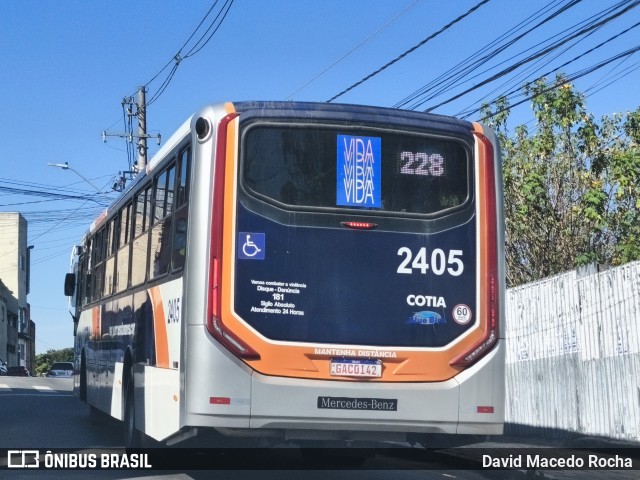 Viação Raposo Tavares Cotia 2405 na cidade de Cotia, São Paulo, Brasil, por David Macedo Rocha. Número da foto: #13168917.