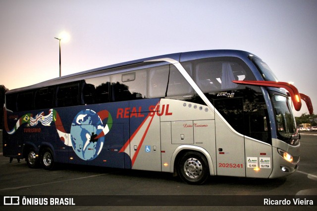 Real Sul Turismo 2025241 na cidade de Brasília, Distrito Federal, Brasil, por Ricardo Vieira. Número da foto: #13169267.
