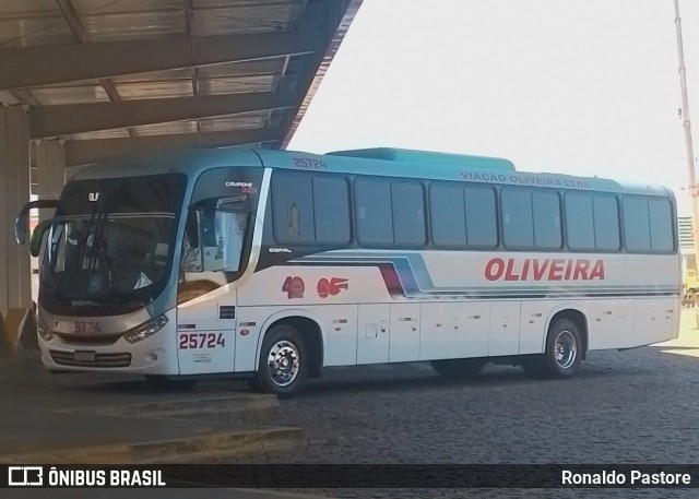 Viação Oliveira 25724 na cidade de São Carlos, São Paulo, Brasil, por Ronaldo Pastore. Número da foto: #13170066.