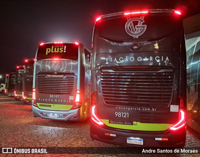 Viação Garcia 98121 na cidade de Santa Cruz do Rio Pardo, São Paulo, Brasil, por Andre Santos de Moraes. Número da foto: #13170015.