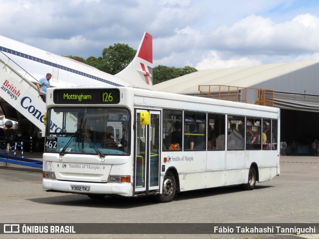 Smiths Coaches Y302TKJ na cidade de Weybridge, Surrey, Inglaterra, por Fábio Takahashi Tanniguchi. Número da foto: #13174464.