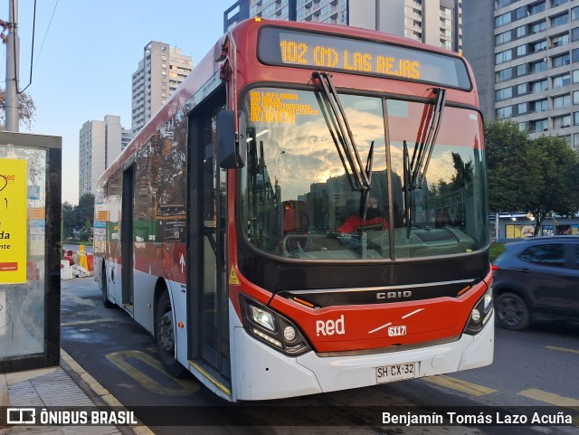 Buses Omega 6117 na cidade de Estación Central, Santiago, Metropolitana de Santiago, Chile, por Benjamín Tomás Lazo Acuña. Número da foto: #13173893.
