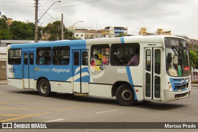 Expresso Regional 1030 na cidade de São Roque, São Paulo, Brasil, por Marcus Prado. Número da foto: #13175158.