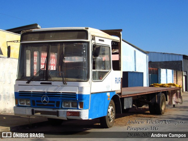 Ônibus Particulares 9682 na cidade de Pirapora, Minas Gerais, Brasil, por Andrew Campos. Número da foto: #13177228.