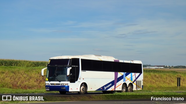 Ônibus Particulares 8895 na cidade de Ourinhos, São Paulo, Brasil, por Francisco Ivano. Número da foto: #13177892.