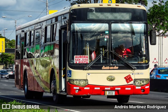 La 400 150 na cidade de La Uruca, San José, San José, Costa Rica, por Andrés Martínez Rodríguez. Número da foto: #13101144.