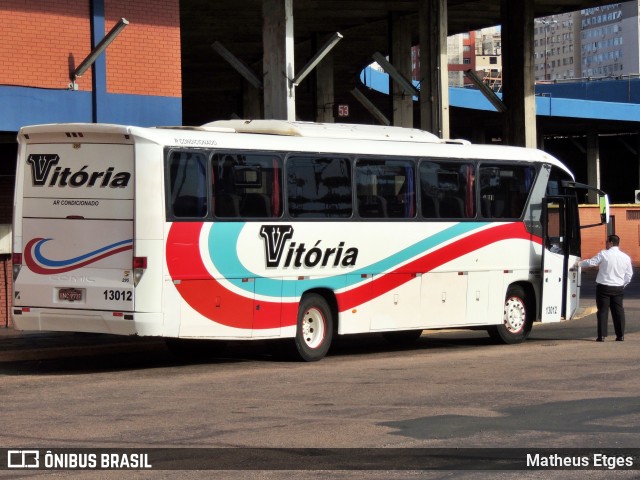 Expresso Vitória de Transportes 13012 na cidade de Porto Alegre, Rio Grande do Sul, Brasil, por Matheus Etges. Número da foto: #13102062.